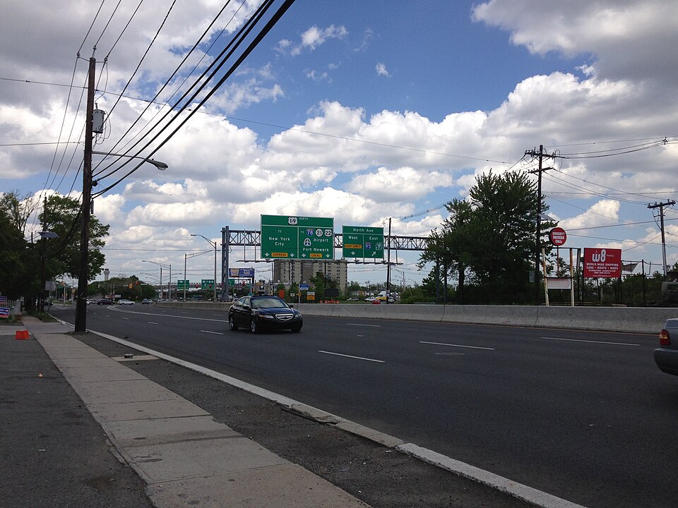 View north along Spring Street (U.S. Route 1 and U.S. Route 9) near North Avenue in Elizabeth, New Jersey
