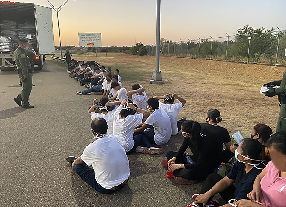 LAREDO, TEXAS – U.S. Border Patrol agents apprehended another large number of individuals inside a tractor-trailer during a failed human smuggling attempt in north Laredo, for the second time this week.
The event occurred on the evening of July 13, when a tractor hauling a white trailer approached t