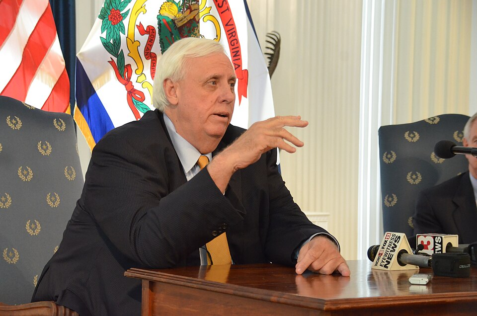 100 Days Of The Justice Administration
4/27/2017


On Inauguration Day, Governor Justice shared his vision for transforming West Virginia, and after 100 days, the Governor and his team have taken steps to bring greatness to our state. 
The Governor’s primary focus continues to be passing a budget th