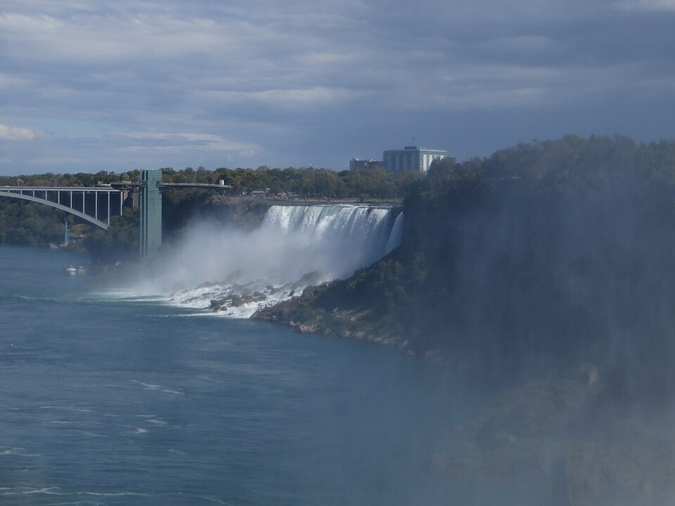 Niagara Falls is three waterfalls that straddle the international border between the Canadian province of Ontario and the US state of New York. They form the southern end of the Niagara Gorge.
From largest to smallest, the three waterfalls are the Horseshoe Falls, the American Falls and the Bridal V