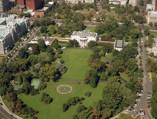 White House overview in 1984, with the Executive Residence in front of the South Lawn. On the left is the West Wing, with the Eisenhower Executive Office Building across West Executive Avenue Northwest. On the right is the East Wing. In the background are Lafayette Park and, on the left, Blair House