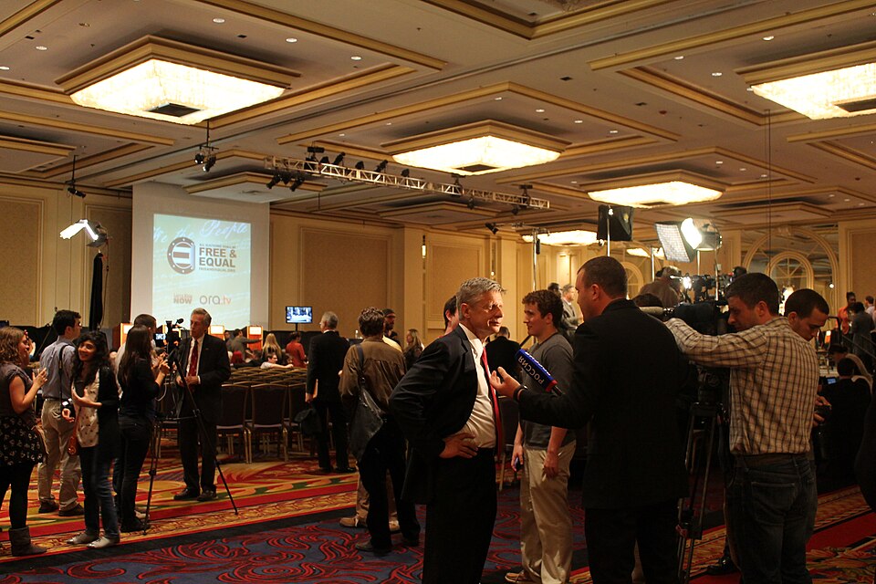 "Wasting your vote is voting for someone you don't believe in." - Gary Johnson
Chicago saw an historical third party debate on Tuesday, October 23rd, 2012 at the Hilton Chicago, held by Free and Equal Elections (freeandequal.org). Larry King of CNN fame moderated an open debate, which all 6 candidat