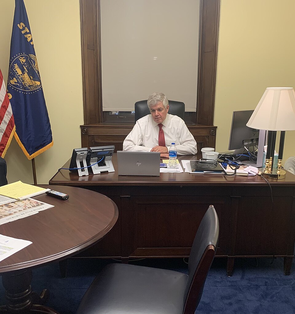 As debate has been temporarily halted in the electoral process &amp; we follow orders of 
@CapitolPo