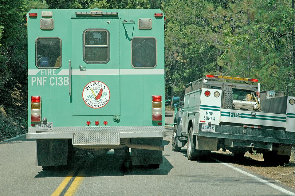 20180813-FS-ShastaTrinity-PRW-077 A Plumas National Forest Interagency Hotshot Crew truck and a Mend