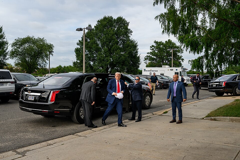President Donald Trump arrives at the U. S. Park Police Anacostia Operations Facility to visit law enforcement and members of the National Guard, Thursday, August 21, 2025, in Washington, D.C. (Official White House Photo by Daniel Torok)
