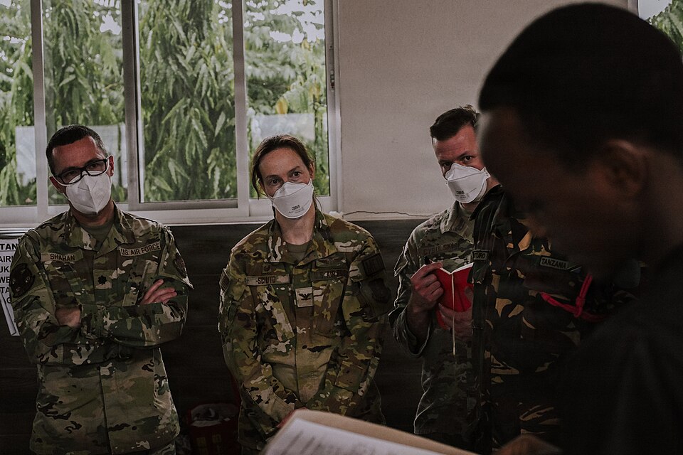 From left, U.S. Air Force Lt. Col. Brian Shahan, an internal medicine physician, and U.S. Air Force 