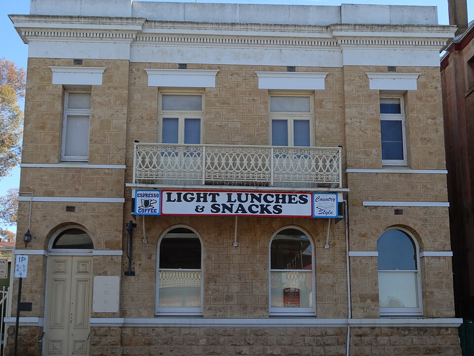 The historic port township of Mannum is located in one of the very scenic regions of the Murray where high cliffs of Tertiary limestone have been exposed by the meandering river. This limestone is laid down over clay layers and the stone was the obvious building material for buildings in Mannum from
