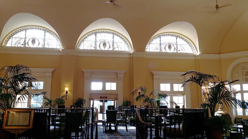 From Wikipedia:
en.wikipedia.org/wiki/Arlington_Hotel_(Hot_Springs_National_Park)
The Arlington Hotel, designed by Mann and Stern in 1924, is the current hotel at the "Y" intersection at the corner of Central Avenue and Fountain Street. The building's huge size, Spanish-Colonial Revival style, and p