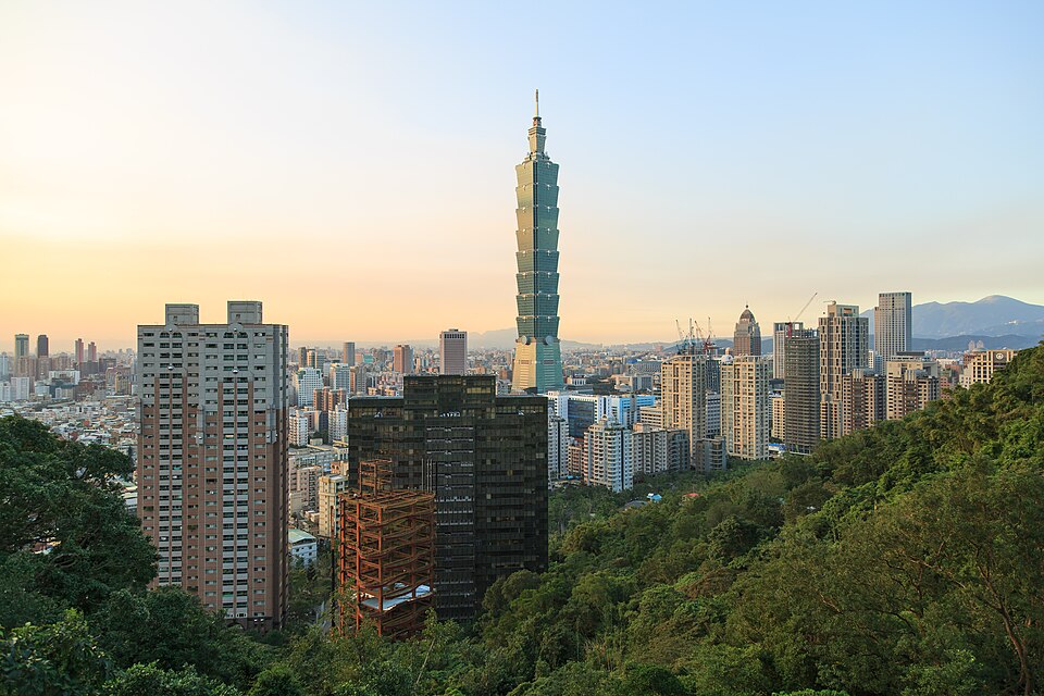 Taipei, Taiwan: Taipei 101 tower at sunset