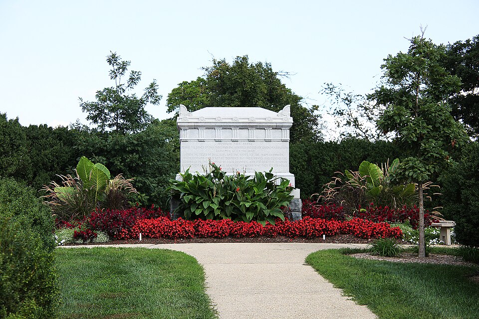 Looking east at the Civil War Unknowns Monument, located in Section 26 on the grounds of Arlington House (the Robert E. Lee Memorial) at Arlington National Cemetery in Arlington, Virginia, in the United States.
Robert E. Lee vacated Arlington House on on April 20, 1861. Mary Custis Lee vacated the p