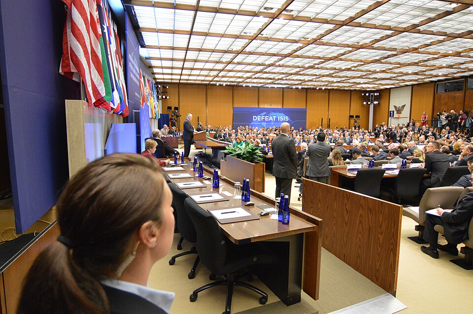 A Diplomatic Security Service (DSS) special agent (front left) scans the room as Secretary of State 
