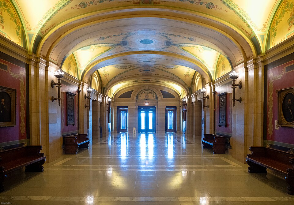 The Minnesota State Capitol, located in St. Paul, is a grand building that houses the legislative chambers of the Minnesota Senate and House of Representatives, as well as the offices of the Governor and the Attorney General. Designed by the esteemed architect Cass Gilbert, the Capitol is known for 