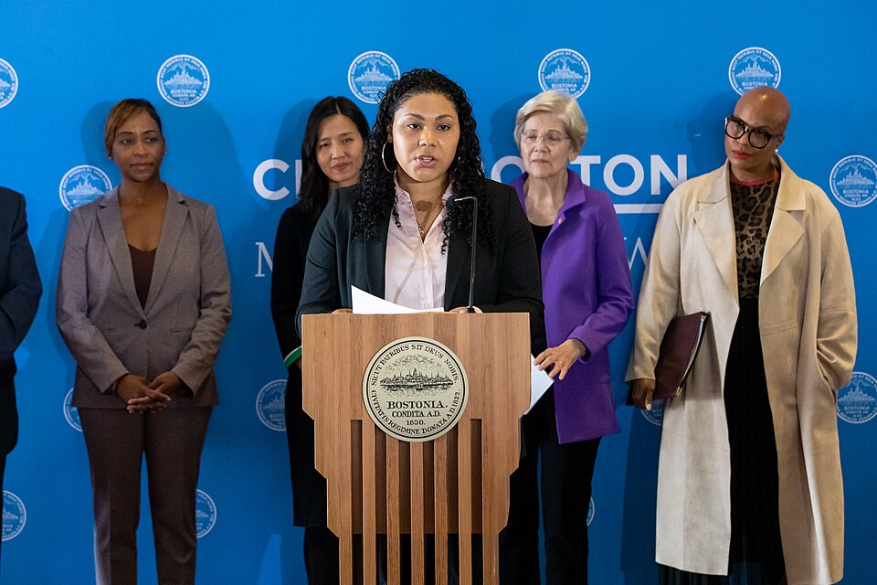 "Student loan borrowers are facing an unprecedented debt crisis &amp; it's affecting over 930,000 people in Massachusetts alone.
That's why yesterday I joined 
@mayorwu
, 
@reppressley

&amp; 

@senwarren

 to raise awareness of time-limited debt relief opportunities for public service workers."