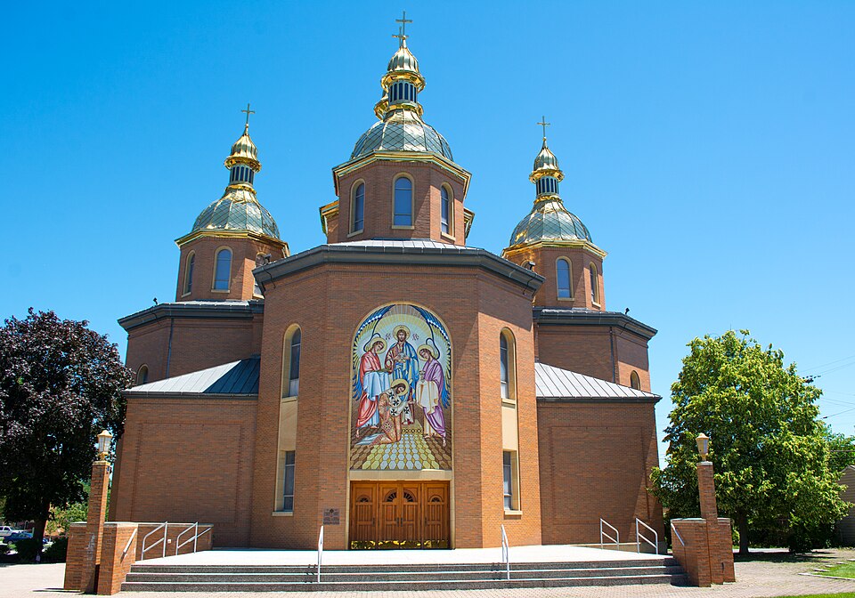 The main entrance to St. Josaphat Ukrainian Catholic Cathedral in Parma, Ohio, in the United States.
Sts. Peter and Paul Ukrainian Catholic Church of Cleveland purchased 10.5 acres of land at 5720 State Road in Parma in 1947. The church broke ground in March 1949 for a new Catholic school, which ope