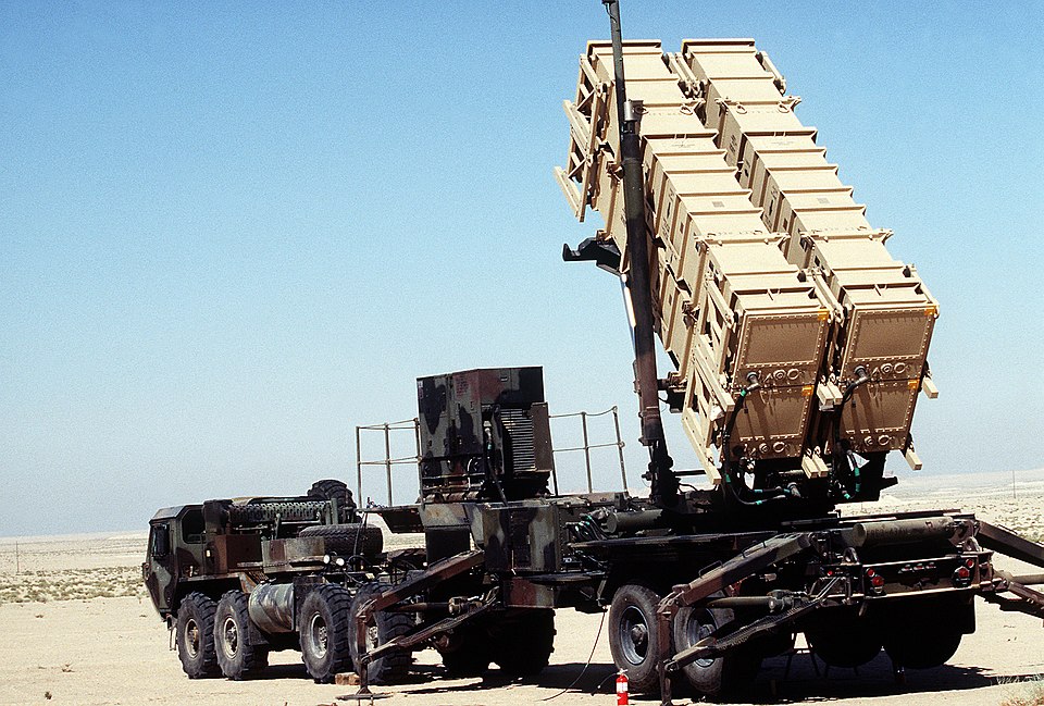 An MIM-104 Patriot tactical air defense missile launcher of Btry. E, 3rd Bn., 43rd Air Defense Arty., is deployed in the desert during Operation Desert Shield. The truck is a HEMTT M983.