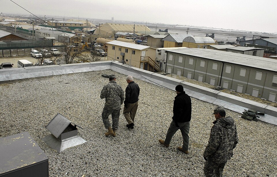 Gates_tours_Bagram_Air_Base_rooftop