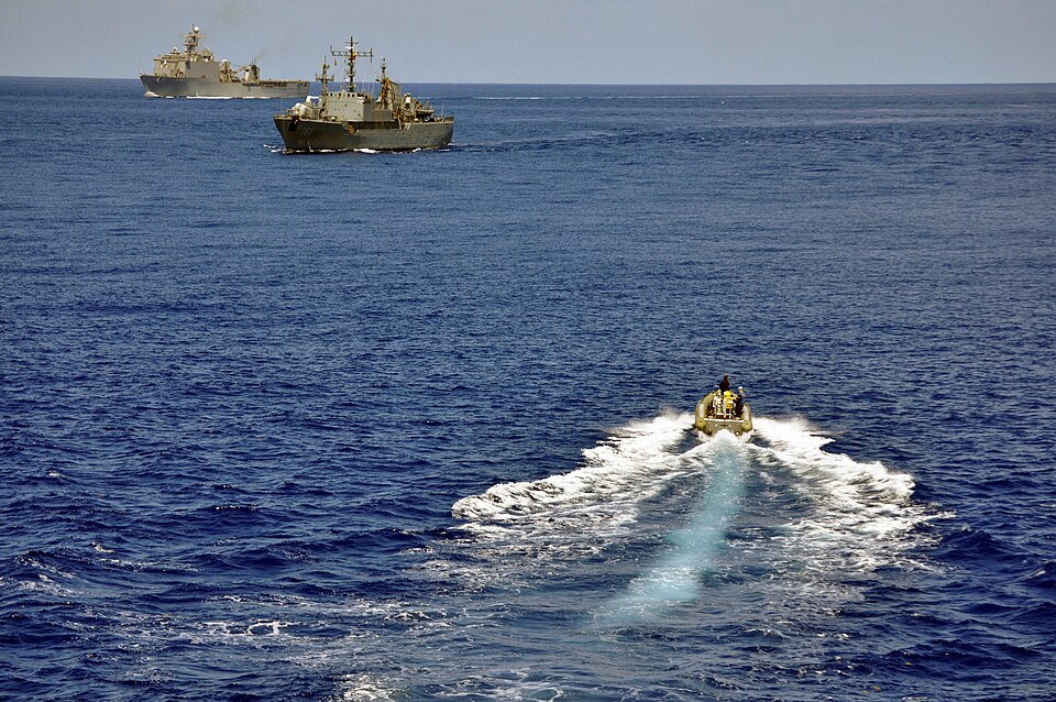 ATLANTIC OCEAN (25 April 2009): A rigid-hulled inflatable boat (RHIB) from the guided-missile destroyer USS Forrest Sherman (DDG-98) heads to the Colombian National Navy replenishment ship ARC Cartagena de Indias (161) for a passenger transfer during exercise UNITAS Gold. USS Oak Hill (LSD-51) is vi