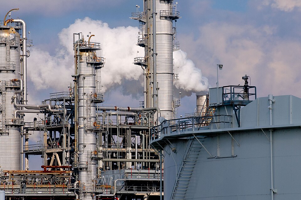 The original digital file had the following descriptive metadata embedded in its header: Name: 412_DSP_Energy_140.jpg Date Picture Taken: 5/11/2010 6:38:57 PM [Original] Caption: USEPA photo by Eric Vance Byline Title: Chief Photographer, USEPA Keywords: Energy, Fuel, Industrial, Oil, Refinery, Smok