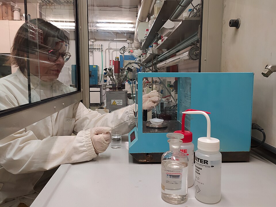 Fume hoods are common in chemistry laboratories. Whether you need to handle or weight chemicals, in the form of liquids or powders, the fume hood protects you from potentially harmful substances by drawing vapours and powders to the rear. In the picture, a scientist is operating an analytical balanc