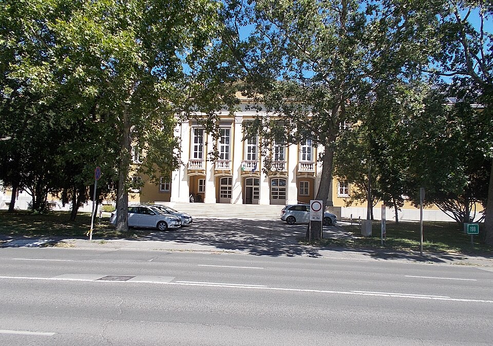 Former HQ of the Baranya County Hungarian Socialist Workers' Party/other name: Baranya County Party Committee/ building. A Lenin statue by Sándor Mikus erected in 1977, demolished in 1990. Now probably Baranya County Government Office or/and part of th University of Pécs(?) - 4 Rét Street, 10? Józse