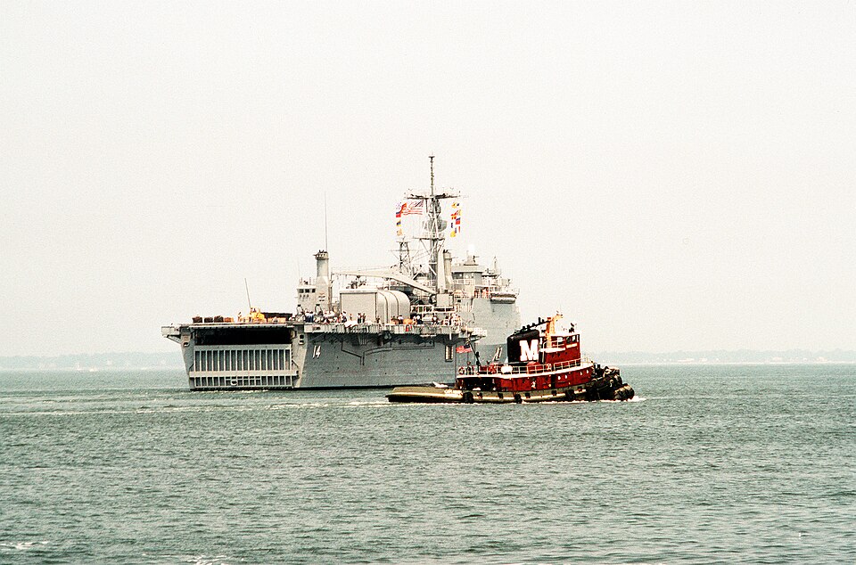 The original finding aid described this photograph as: Subject Operation/Series: DESERT SHIELD Base: Naval Air Station, Norfolk State: Virginia (VA) Country: United States Of America (USA) Scene Camera Operator: PH2 Edward E. Crawford Release Status: Released to Public