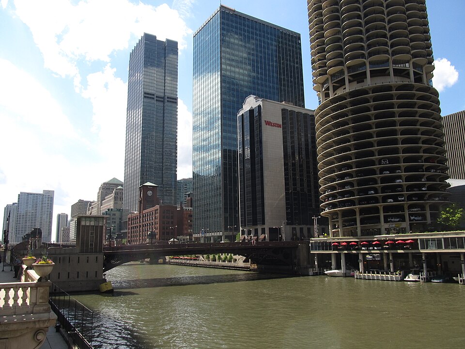 Marina City is a mixed-use residential/commercial building complex occupying an entire city block on