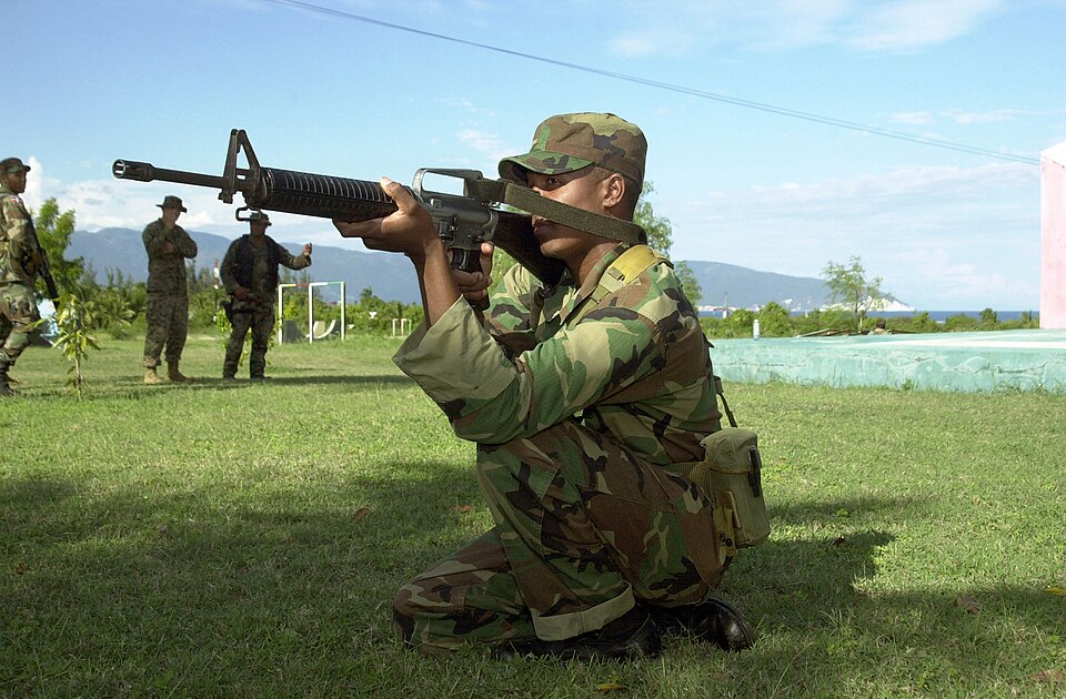 A Dominican Republic Armed Forces Soldier, asigned to Delta Company, 1st Caribbean Battalion, aims his 5.56 mm M-16 assault rifle in the kneeling prone position on April 18, 2004, at Barahona Army Base, Dominican Republic, during response training at the Joint Task Force Tradewinds 04 Multinational 