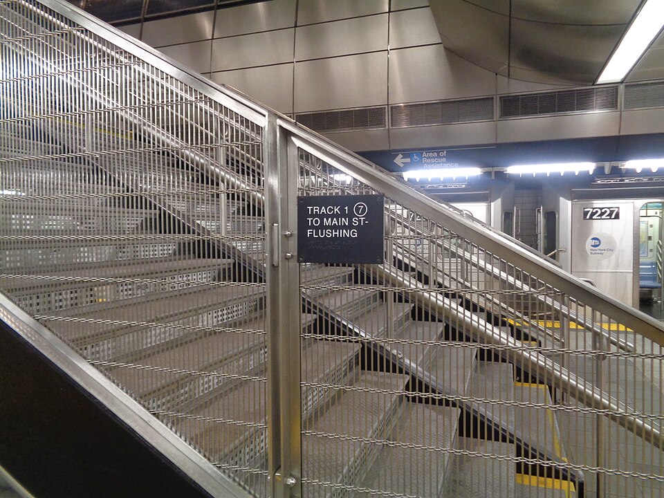 Platform level at the 34th Street – Hudson Yards subway station in Hudson Yards, Manhattan.