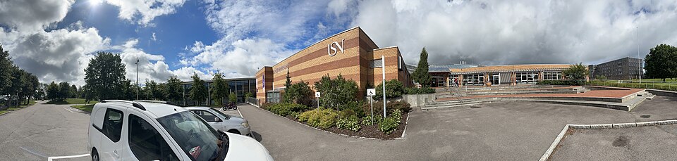 Distorted panoramic image of the buildings, etc. at the  Campus Vestfold  of the University of South-Eastern Norway (Norwegian: Universitetet i Sørøst-Norge, USN), the campus site located at Bakkenteigen by the Raveien road (County Road 325) in the municipality of Horten, Norway, between the towns o