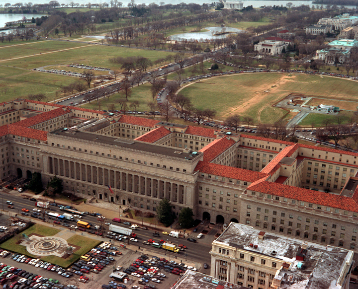 Aerial view from 14th Street, with the Hoover Building in the foreground and its six courtyards visible. In the background is President's Park.