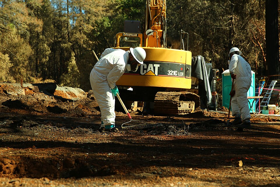 The original finding aid described this as: Date Taken: 2015-10-12 23:25:36 UTC Photographer name: Adam DuBrowa City/State: Mountain Ranch, CA Disasters: California Valley Fire and Butte Fire (DR-4240) Disaster Types: Fire Categories: Conceptual Imagery ^ Disaster Officials ^ Federal Partners ^ Indi