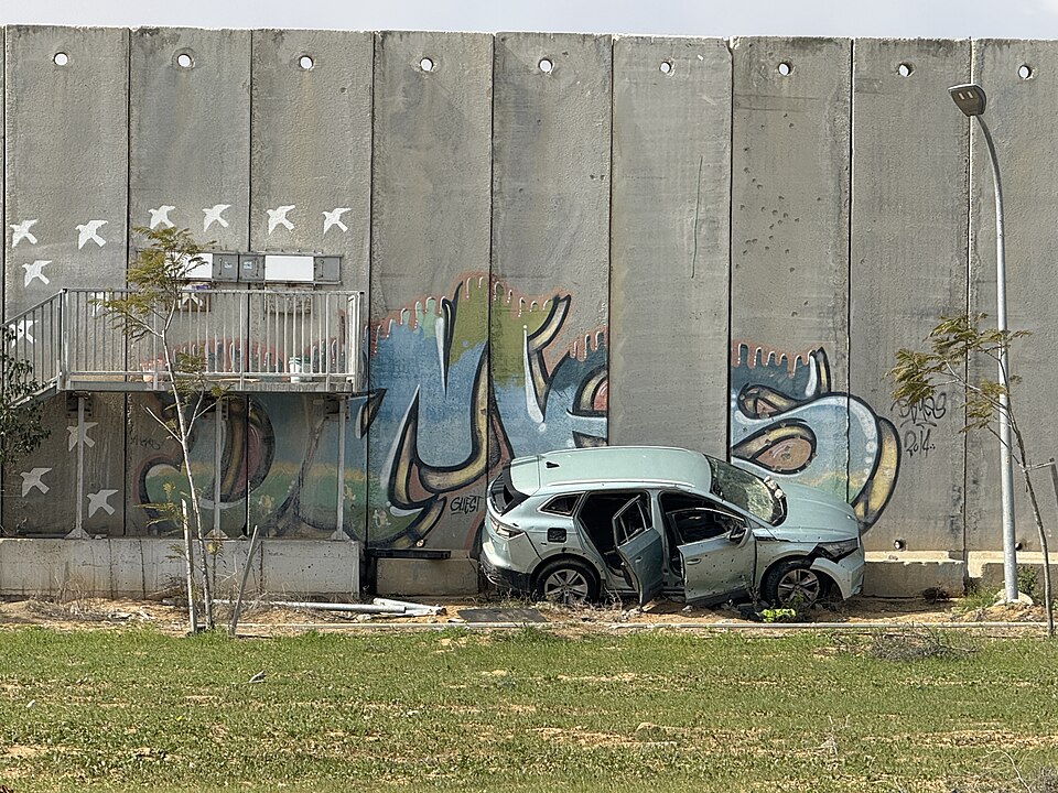 Name: Kibbutz Kerem-Shalom, corner of the abandoned playDescription: The kibbutz is located in Holot Halutza, east of Rafah, on the ceasefire border with Egypt and the Gaza Strip, within the Eshkol Regional Council. In the background is the security wall that was built around the settlement and whic