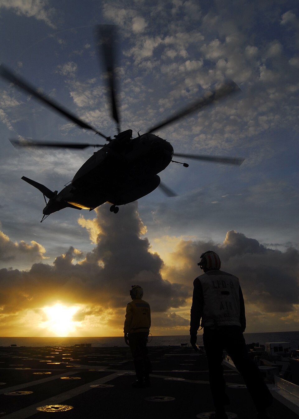 PACIFIC OCEAN (June 20, 2009) Aviation Boatswain's Mate 3rd Class Kevin A. Bourne watches an MH-53E Sea Dragon helicopter attempt a second landing aboard the amphibious transport dock ship USS Denver (LPD 9). Denver is underway to Australia to participate in Talisman Saber 2009. Talisman Saber is on