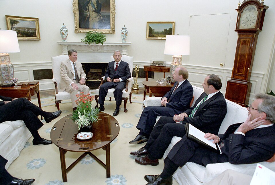 Ronald Reagan’s July 21, 1987 meeting with MI 6 asset Oleg Gordievsky.
Reagan and Gordievsky center. Two unidentified men to watch on right. Carlucci further to the right. Baker’s foot can be seen to the left. This photo suggests that the two unidentified men are likely British, as it is unlikely an