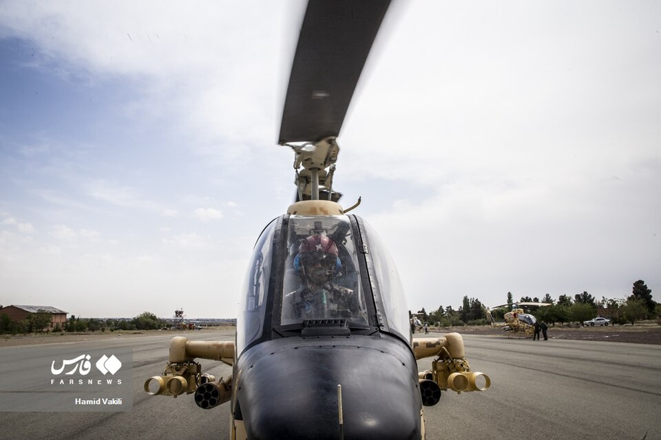 تمرین رژه بالگردی هوانیروز ارتش به مناسبت ۲۹ فروردین ماه روز ارتش جمهوری اسلامی ایران، شنبه ۲۷ فروردین ۱۴۰۱ در رمپ پروازی مرکزآموزش تکاور نزاجا پرندک برگزار شد.