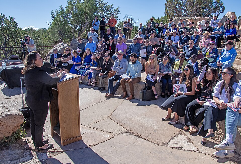Navil Alvarado, USCIS Supervisory Immigration Services Officer, addresses the candidates at the beginning of the ceremony.
On Friday, September 12, 2025, the breathtaking backdrop of Grand Canyon National Park’s Mather Amphitheater set the stage for a deeply meaningful celebration: the naturalizatio
