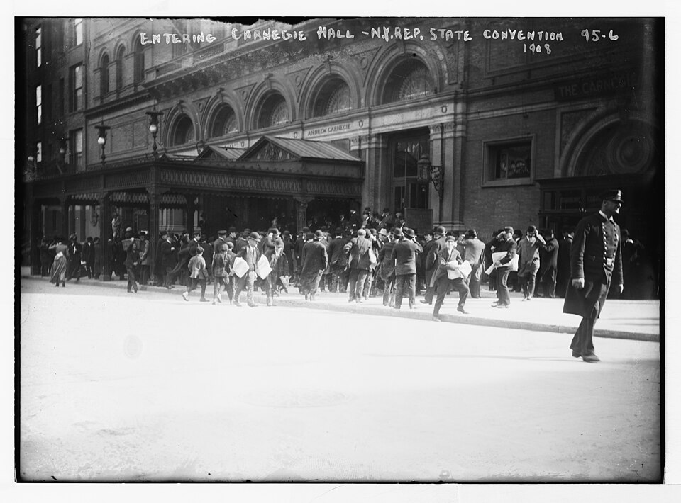 Title: Crowd entering Carnegie Hall for N.Y. State Republican Convention, New York
Abstract/medium: 1 negative : glass ; 5 x 7 in. or smaller.