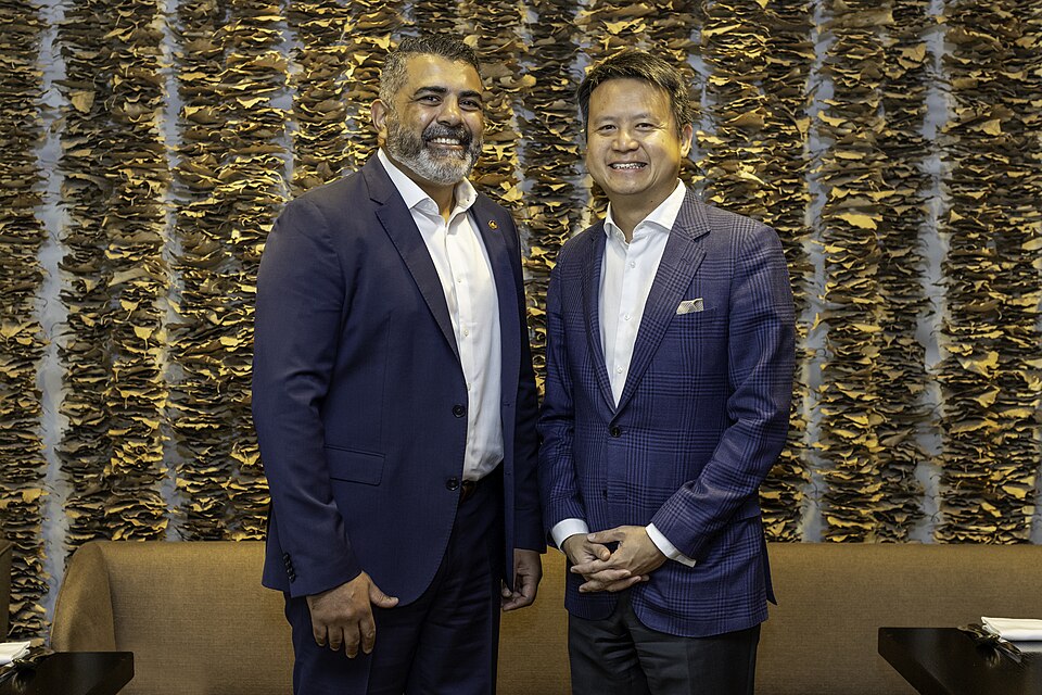 WIPO Director General Daren Tang (right) met with Justin Mohamed, Australia's Ambassador for First Nations People, in Geneva, on July 18, 2023. 
During the meeting, Mr. Tang welcomed Australia’s contribution to WIPO's Voluntary Fund for Indigenous Peoples and Local Communities. 
The donation will go