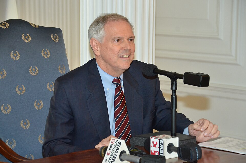 100 Days Of The Justice Administration
4/27/2017


On Inauguration Day, Governor Justice shared his vision for transforming West Virginia, and after 100 days, the Governor and his team have taken steps to bring greatness to our state. 
The Governor’s primary focus continues to be passing a budget th