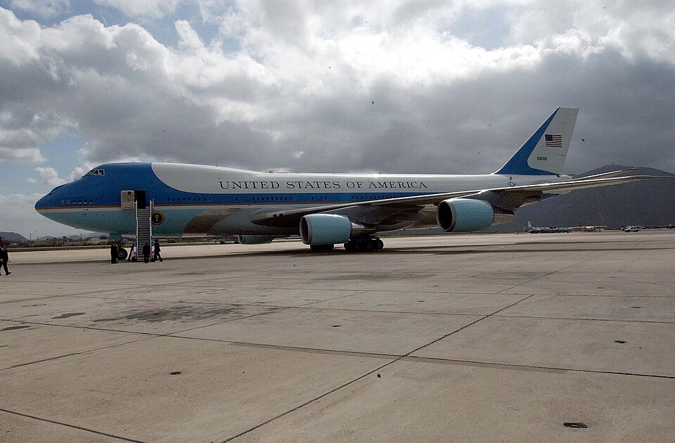 A VC-25 from the Air Force's presidential fleet sits on the flight line of Naval Base Ventura County, Point Mugu, Calif., awaiting the body of former President Ronald Reagan. The former president's remains were flown to Andrews Air Force Base, Md., en route to Washington, D.C., to lie in state in th