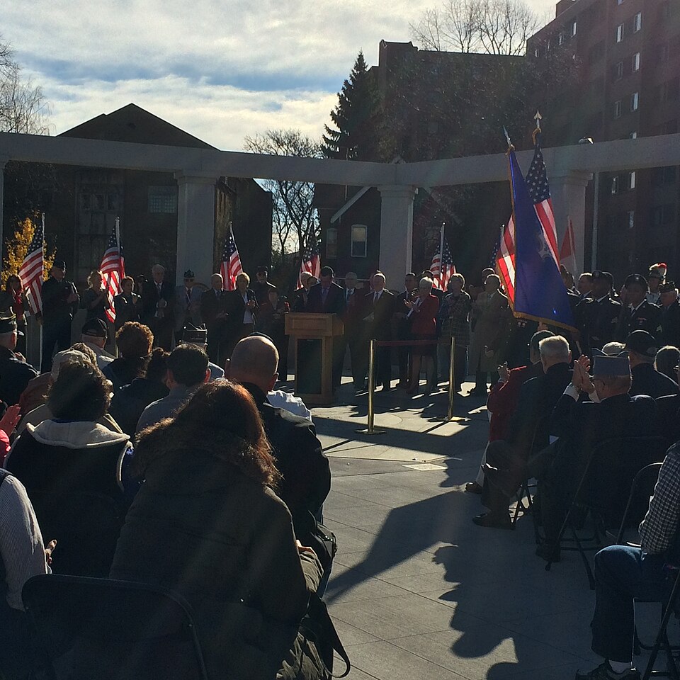 Monday, November 9, 2015 -- Governor Dannel P. Malloy, Lt. Governor Nancy Wyman, and the Connecticut State Veterans Memorial Board of Directors today joined Congressman John Larson, Connecticut Military Department Adjutant General Thaddeus Martin, Connecticut Department of Veterans’ Affairs Commissi