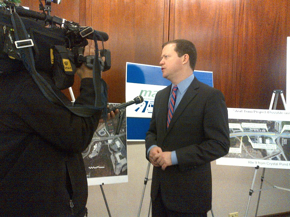 MassDOT Secretary and CEO Richard A. Davey visited Westborough to build on the Governor’s plan to create jobs and expand economic opportunity throughout Massachusetts.
Secretary Davey highlighted the new growth opportunities and quality of life infrastructure improvements in store for the region as 