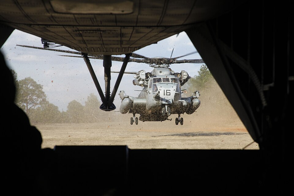 A CH-53E Super Stallion with HMH-366 sets down in a landing zone to pick up Army howitzers and artillery crews at Fort Bragg. The CH-53E is the largest and heaviest helicopter in the U.S. military. The heavy-lift cargo helicopter can transport up to 55 troops or 30,000 pounds of cargo and can carry 
